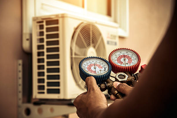 Professional Hvac technician working in Braddock, VA